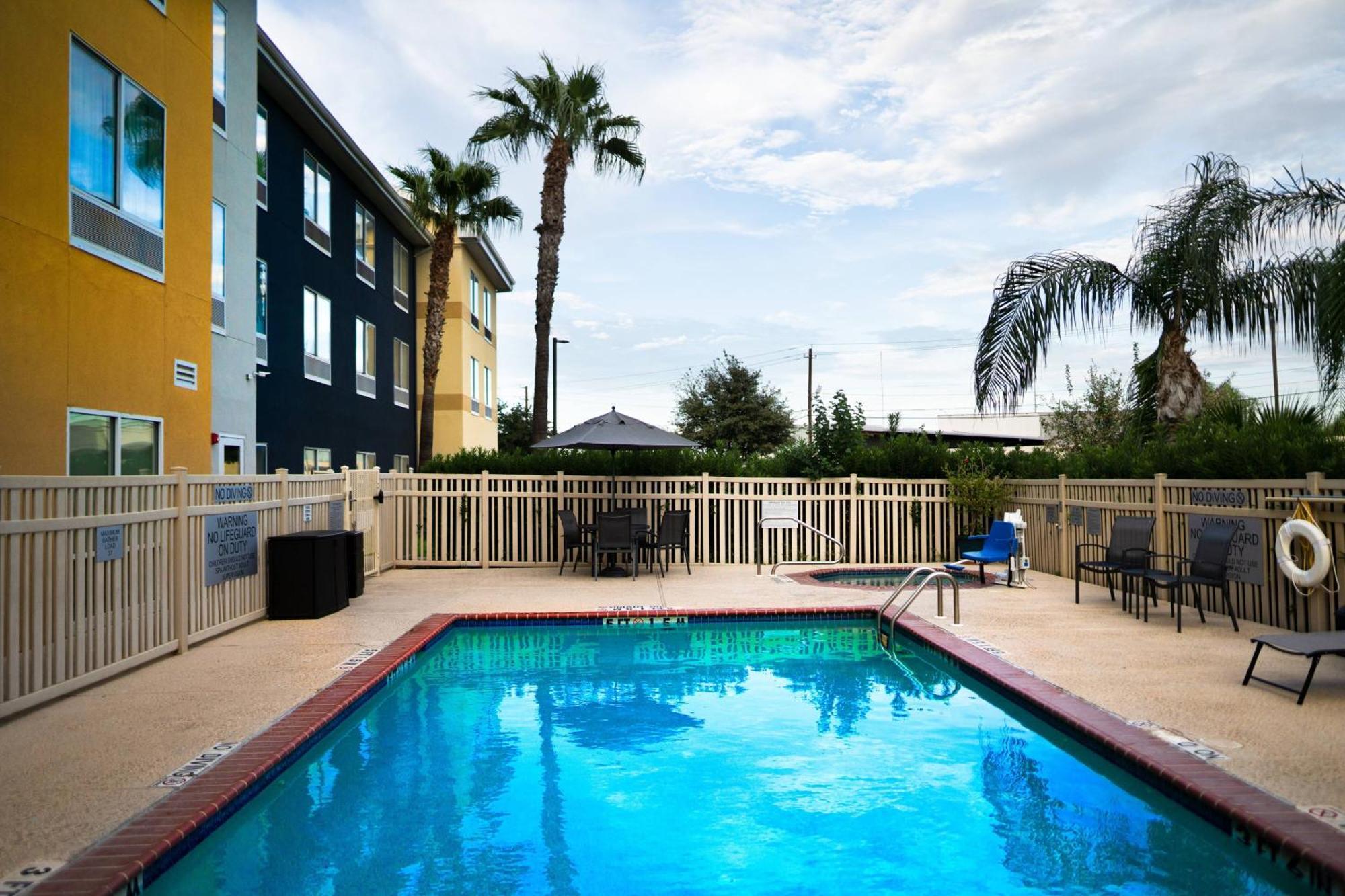 Hotel Fairfield & 3*